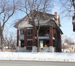 3737-3739 Main St in Kansas City, MO - Foto de edificio - Building Photo