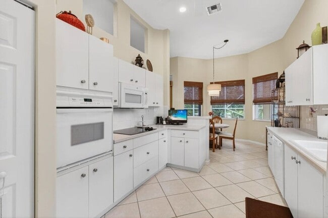 15845 Vivanco St in Delray Beach, FL - Building Photo - Building Photo