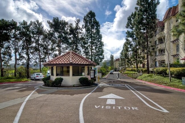 5875 Friars Rd in San Diego, CA - Building Photo - Building Photo