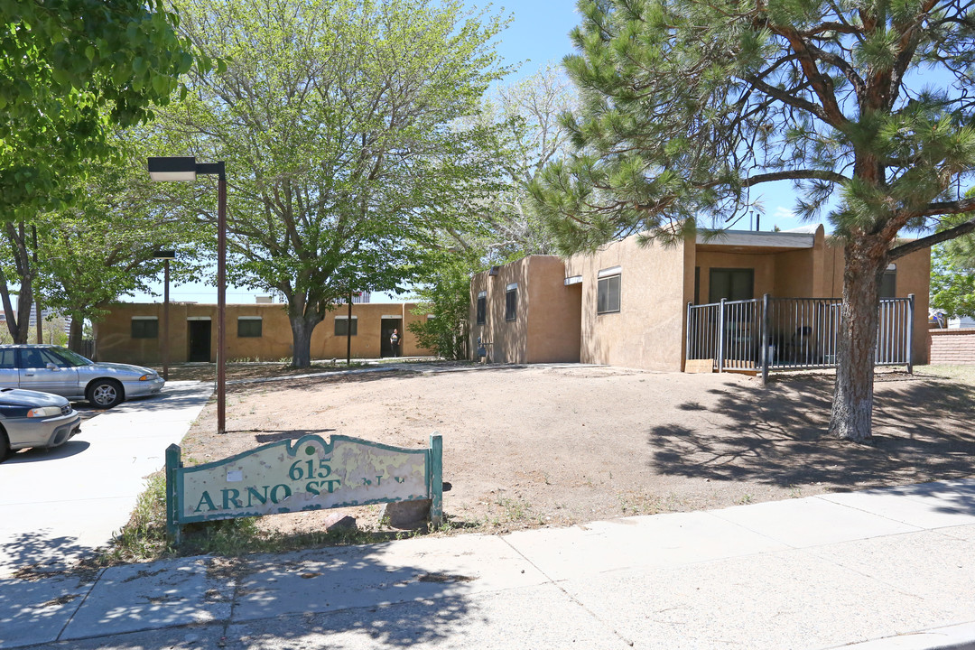 615 Arno St NE in Albuquerque, NM - Building Photo