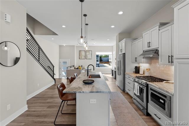 property at 5194 Vivian St