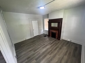 238 Helen St in Cincinnati, OH - Foto de edificio - Building Photo