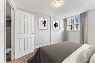 Glenridge Avenue Apartments in St Catharines, ON - Building Photo - Building Photo