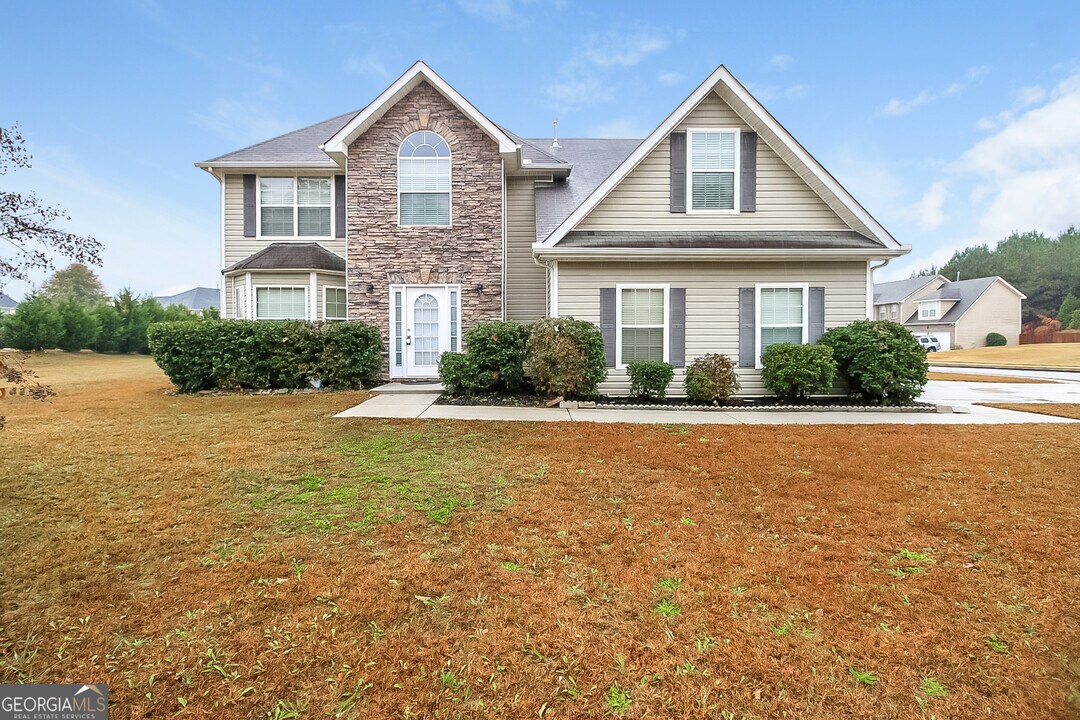 210 Oak Manor Dr in Covington, GA - Building Photo