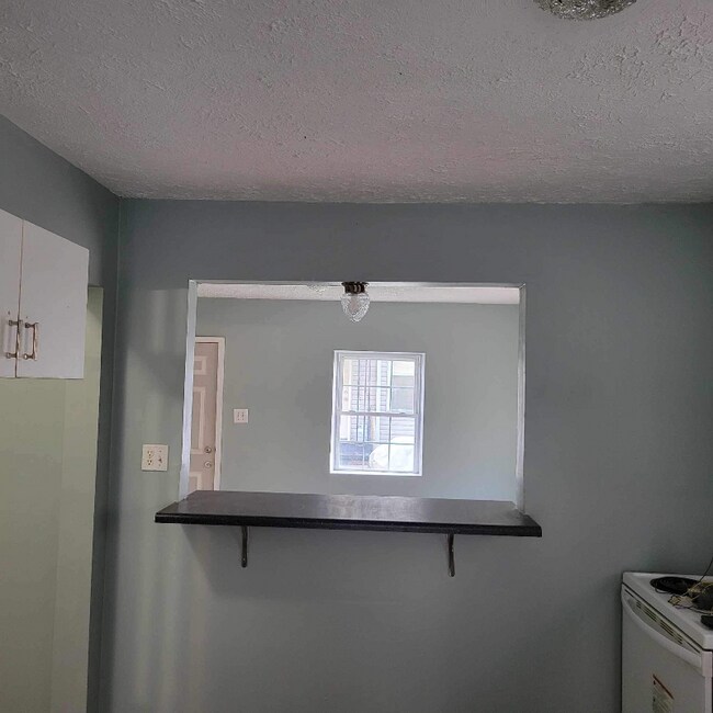 124 1/2 Maple St-Unit -5 in Smithers, WV - Building Photo - Building Photo