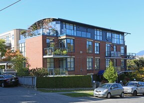 1725 Balsam St in Vancouver, BC - Building Photo