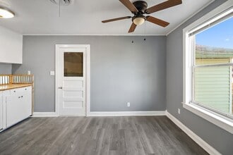 506 Trinity St in Anahuac, TX - Building Photo - Building Photo