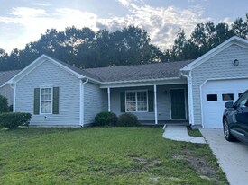 114 Belvedere Dr in Holly Ridge, NC - Building Photo