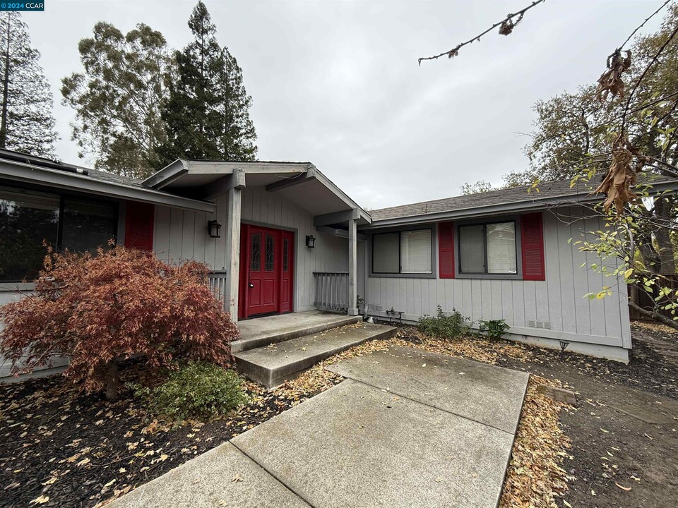 2424 San Miguel Dr in Walnut Creek, CA - Building Photo