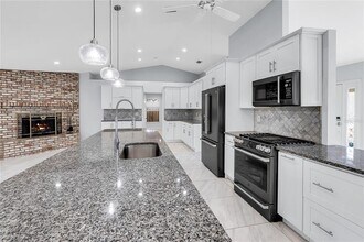 911 Wee Burn Pl in Sarasota, FL - Building Photo - Building Photo