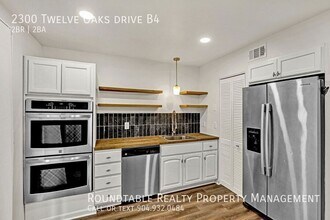 2300 Twelve Oaks Dr in Orange Park, FL - Building Photo - Building Photo