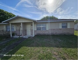 2760 Seneca Ave in Fort Pierce, FL - Building Photo