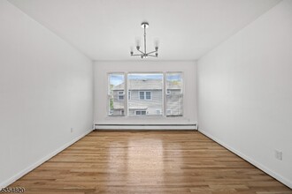 26 Pilgrim Ct in Bloomfield, NJ - Building Photo - Building Photo