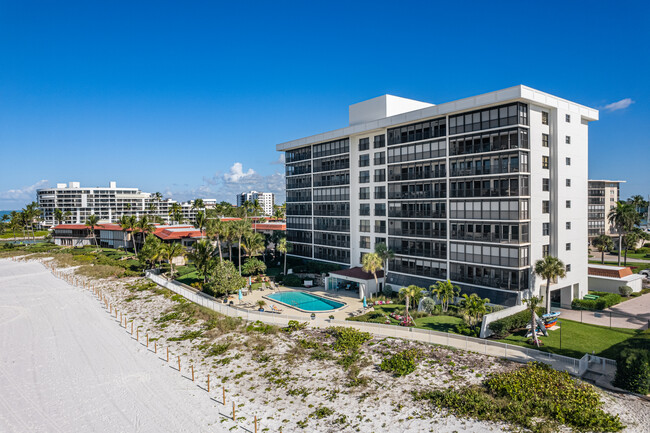 Gulf View Beach Club in Naples, FL - Foto de edificio - Building Photo