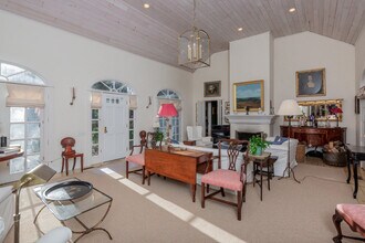 2 Foxcroft Ln in Wainscott, NY - Building Photo - Building Photo