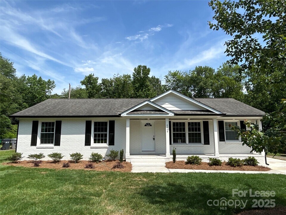 6209 Idlebrook Dr in Charlotte, NC - Foto de edificio