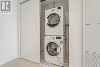 3900 Confederation Pkwy in Mississauga, ON - Building Photo - Building Photo