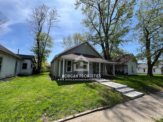 property at 1125 W 1st St