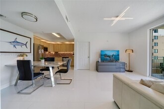 3500 Coral Wy in Coral Gables, FL - Building Photo - Building Photo