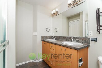 2800 SW Bataan St in Seattle, WA - Foto de edificio - Building Photo