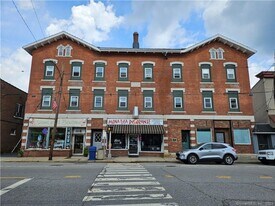 70 Main St in Thomaston, CT - Building Photo
