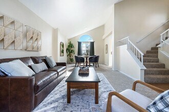 805 E Buckhill Rd in Fresno, CA - Building Photo - Building Photo