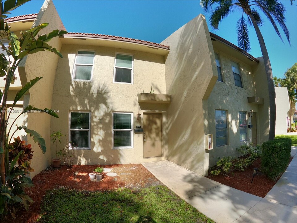 3348 NW 85th Ave in Coral Springs, FL - Building Photo