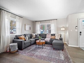 4861 Pineview Dr in Vermilion, OH - Building Photo - Building Photo