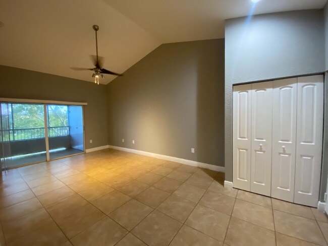 2803 N Oakland Forest Dr in Oakland Park, FL - Building Photo - Building Photo