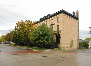 Lauer Flats in St. Paul, MN - Building Photo - Building Photo