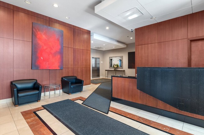 330 W Grand Ave in Chicago, IL - Building Photo - Building Photo