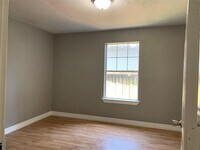 3518 Lyons Ave photo'