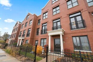 1996 Patriot Blvd in Glenview, IL - Building Photo