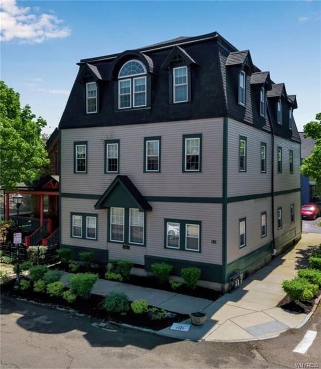 property at 185 York St