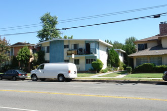 5706 Kester Ave in Van Nuys, CA - Building Photo - Building Photo