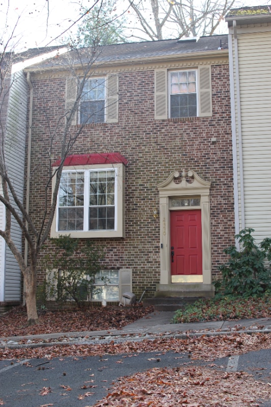 property at 2990 Mission Square Dr