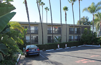 Stratford Beach Apartments in Del Mar, CA - Building Photo - Building Photo