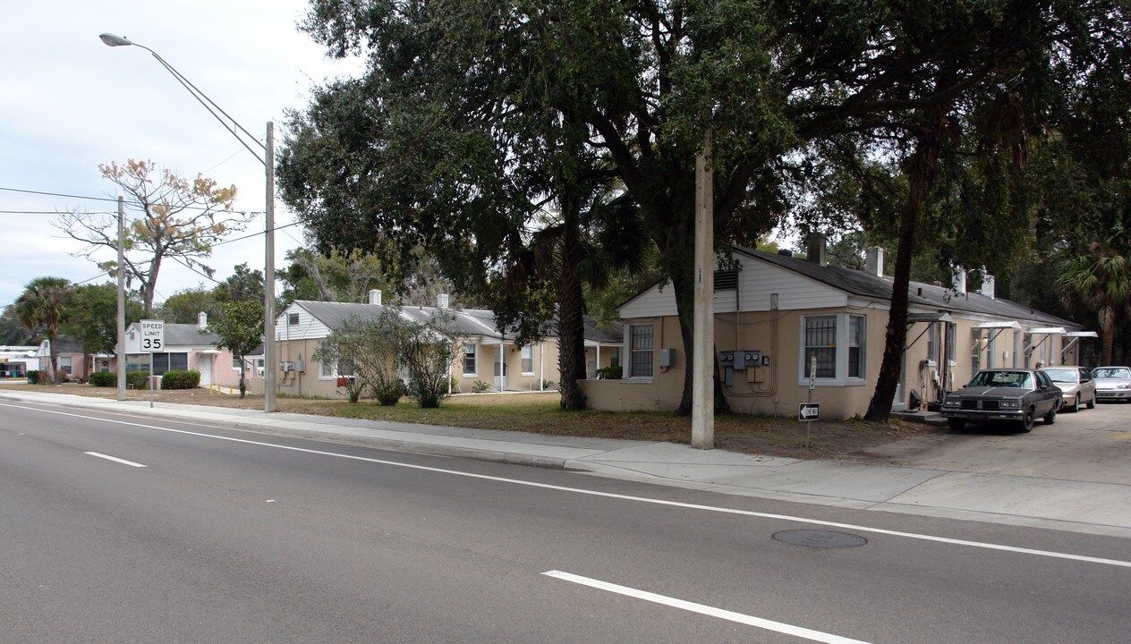 6949 Main St in Jacksonville, FL - Building Photo