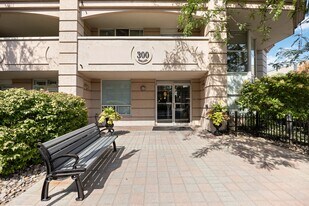 300 Balliol St in Toronto, ON - Building Photo