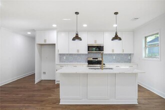 1321 Avon Ave SW in Atlanta, GA - Building Photo - Building Photo