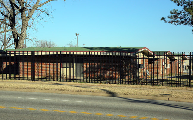 Comanche Park in Tulsa, OK - Building Photo - Building Photo