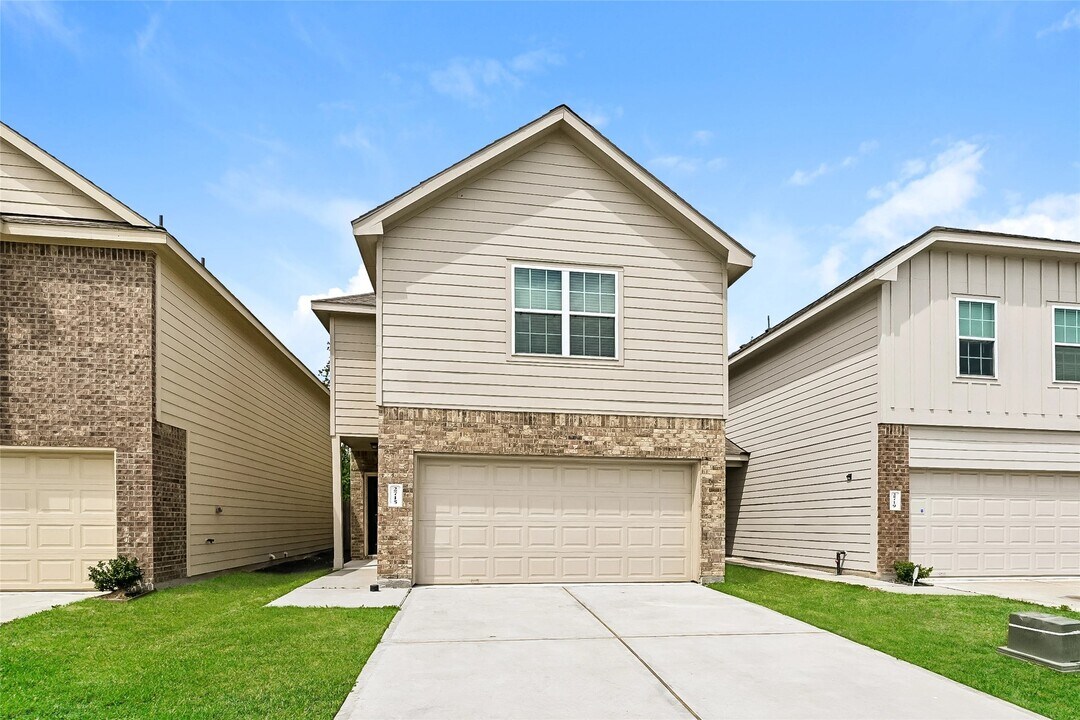 2715 Bouvardia Wy in Houston, TX - Foto de edificio