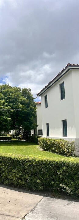 1440 NW 42nd St in Miami, FL - Building Photo