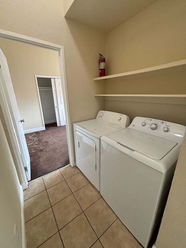 8290 MacArthur Blvd in Oakland, CA - Building Photo - Building Photo