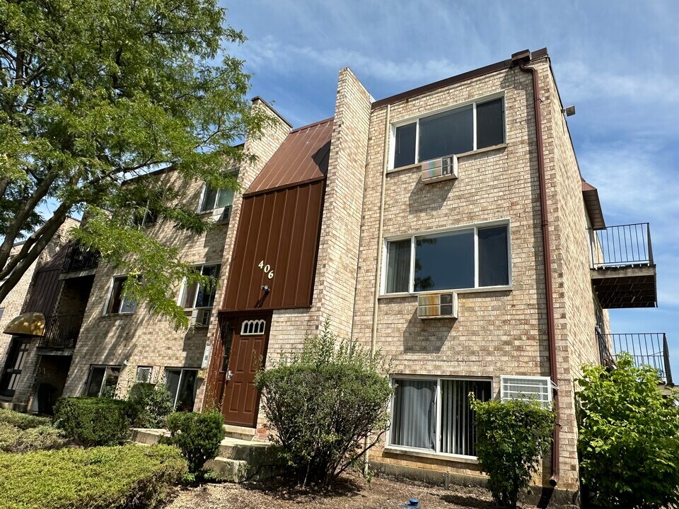 406 Inland Dr, Unit 3A in Wheeling, IL - Foto de edificio