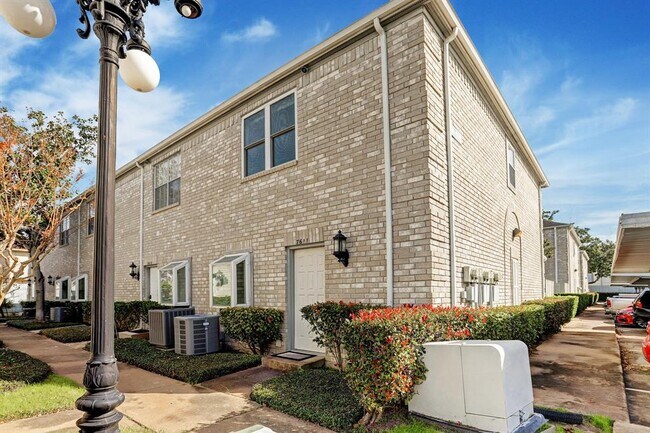 7611 Cambridge St photo'