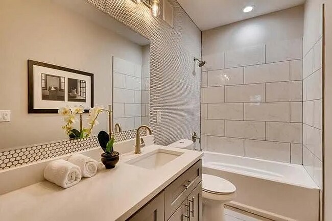 property at 816 Beechwood Ave SW