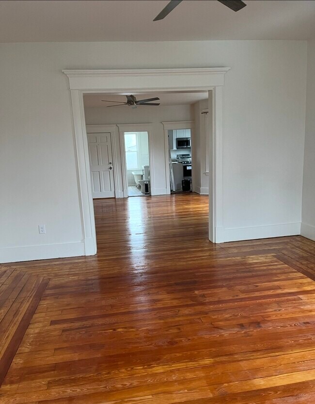 10 Baylies St, Unit 1st floor 3 bedroom in New Bedford, MA - Building Photo - Building Photo