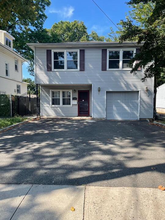 1520 Morris Pl in Hillside, NJ - Building Photo