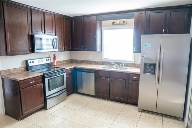 2589 Browns Mill Rd SE in Atlanta, GA - Building Photo - Building Photo